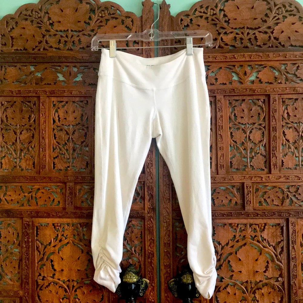 Beyond Yoga Gathered Essential Legging Capri